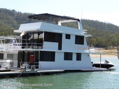 Houseboat Holiday Home on Lake Eildon, Vic.