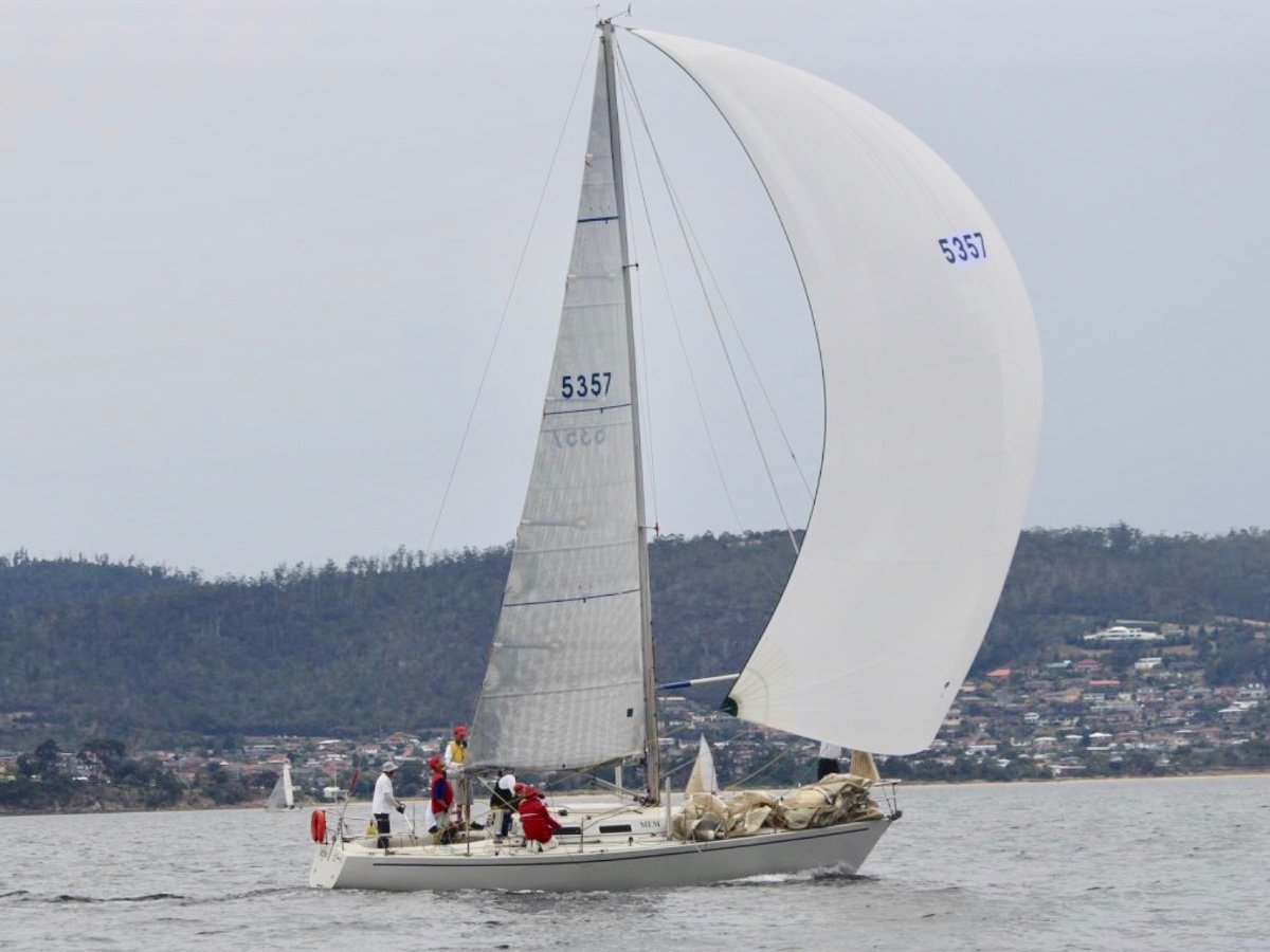 j 35 yacht