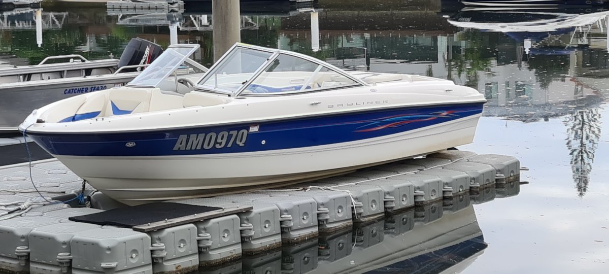 Bayliner 185 Bowrider 2006 Online Auction No Trailer Power Boats Boats Online For Sale Fibreglass Grp Boats Online