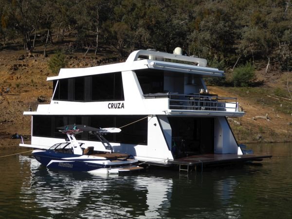 Houseboat Holiday Home on Lake Eildon, Vic.:Cruza on Lake Eildon