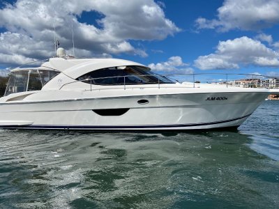 Riviera 4400 Sport Yacht