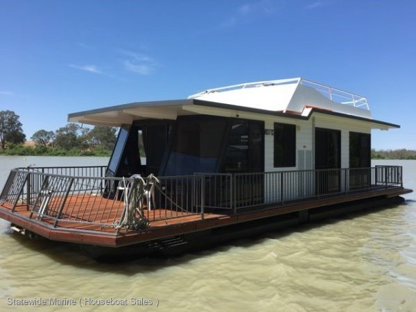Immaculate and Fastidiously Maintained Houseboat