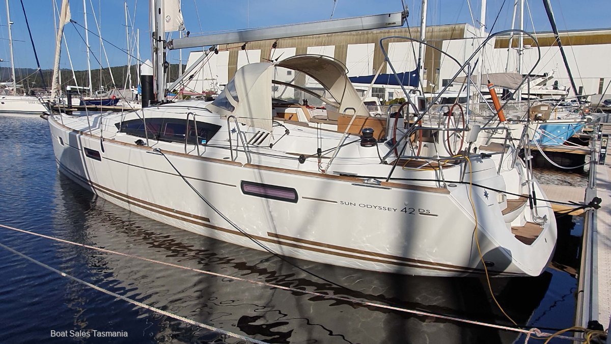 Jeanneau Sun Odyssey 42DS Genevieve