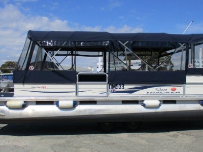 Sun Tracker Party Barge 24