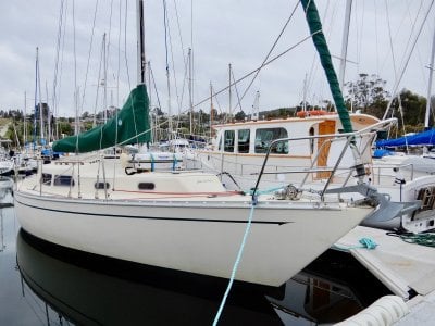 Cavalier 32 MANY UPGRADES NEW STANDING RIGGING READY TO ENJOY!