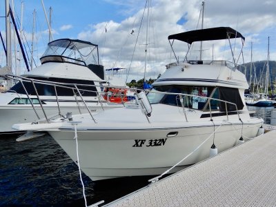 Mariner 28 Flybridge AS NEW MOTOR LOW HOURS! EXCELLENT CONDITION!