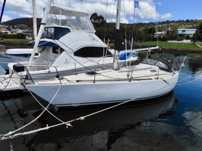 Bounty 35 FAST CRUISER EXCELLENT CONDITION SPACIOUS INTERIOR