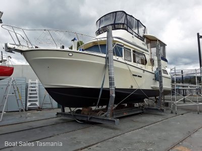 Overseas Yachts PT-35 Sundeck 
