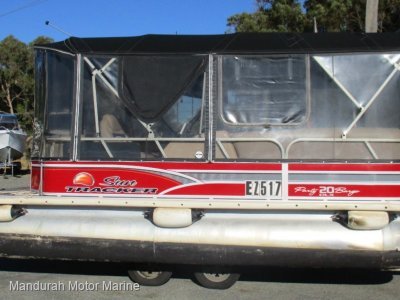 Sun Tracker Party Barge 20 DLX