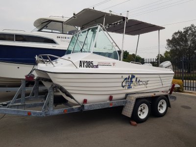 Dominator 430 Sports Power Twin Hull