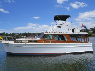 Griffin 36 Flybridge Cruiser