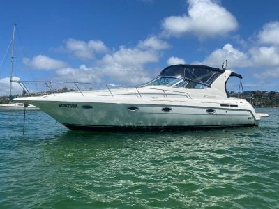 Cruisers Yachts 3375