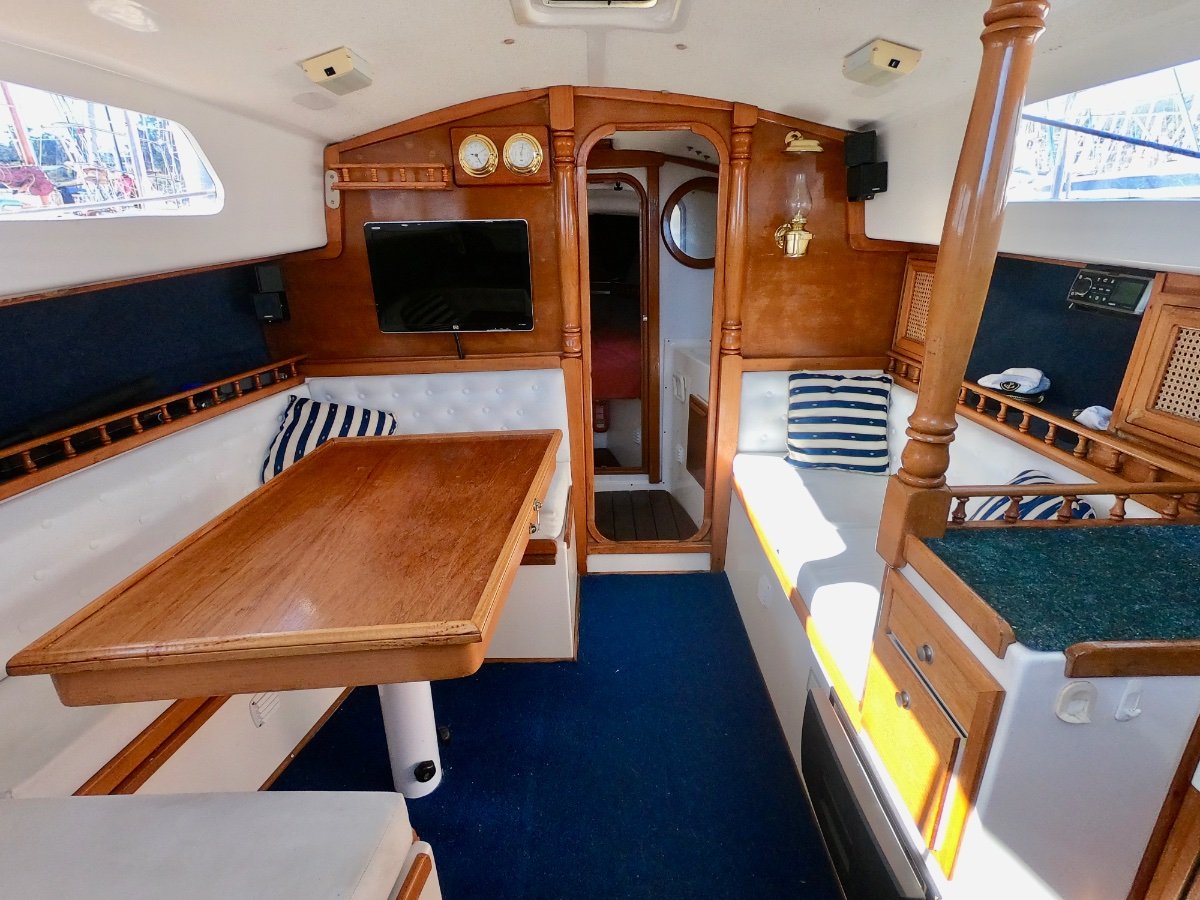 Hutton 28 EXCELLENT CONDITION, MANY UPGRADES, READY TO ENJOY