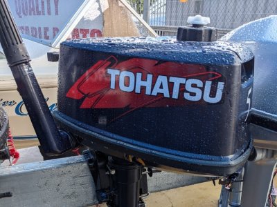 2ND HAND 2 STROKE TOHATSU 5HP - BUILT IN FUEL TANK - $ 1,100.00