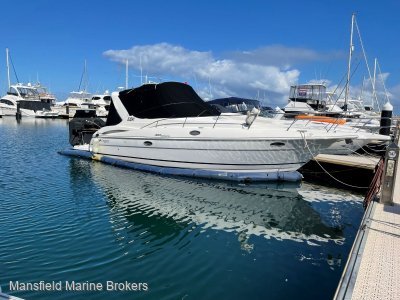 Cruisers Yachts 320 Express Twin Diesel Shaftdrive
