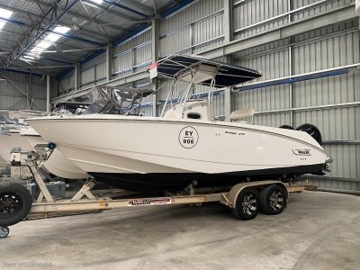 Boston Whaler 240 Outrage 2013 engines- Click for more info...