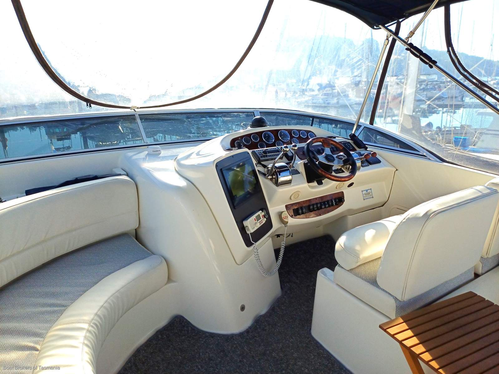 Sant'Ana Meridian 411 Flybridge Dual helms, fully optioned, very well presented. Boat Brokers of Tasmania