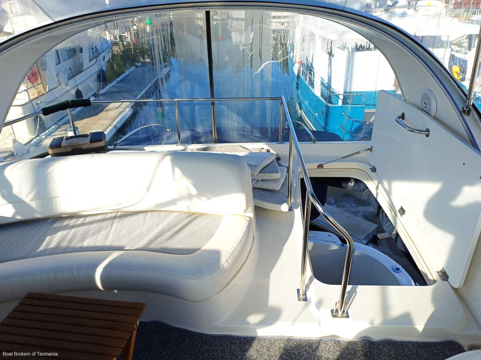Sant'Ana Meridian 411 Flybridge Dual helms, fully optioned, very well presented. Boat Brokers of Tasmania
