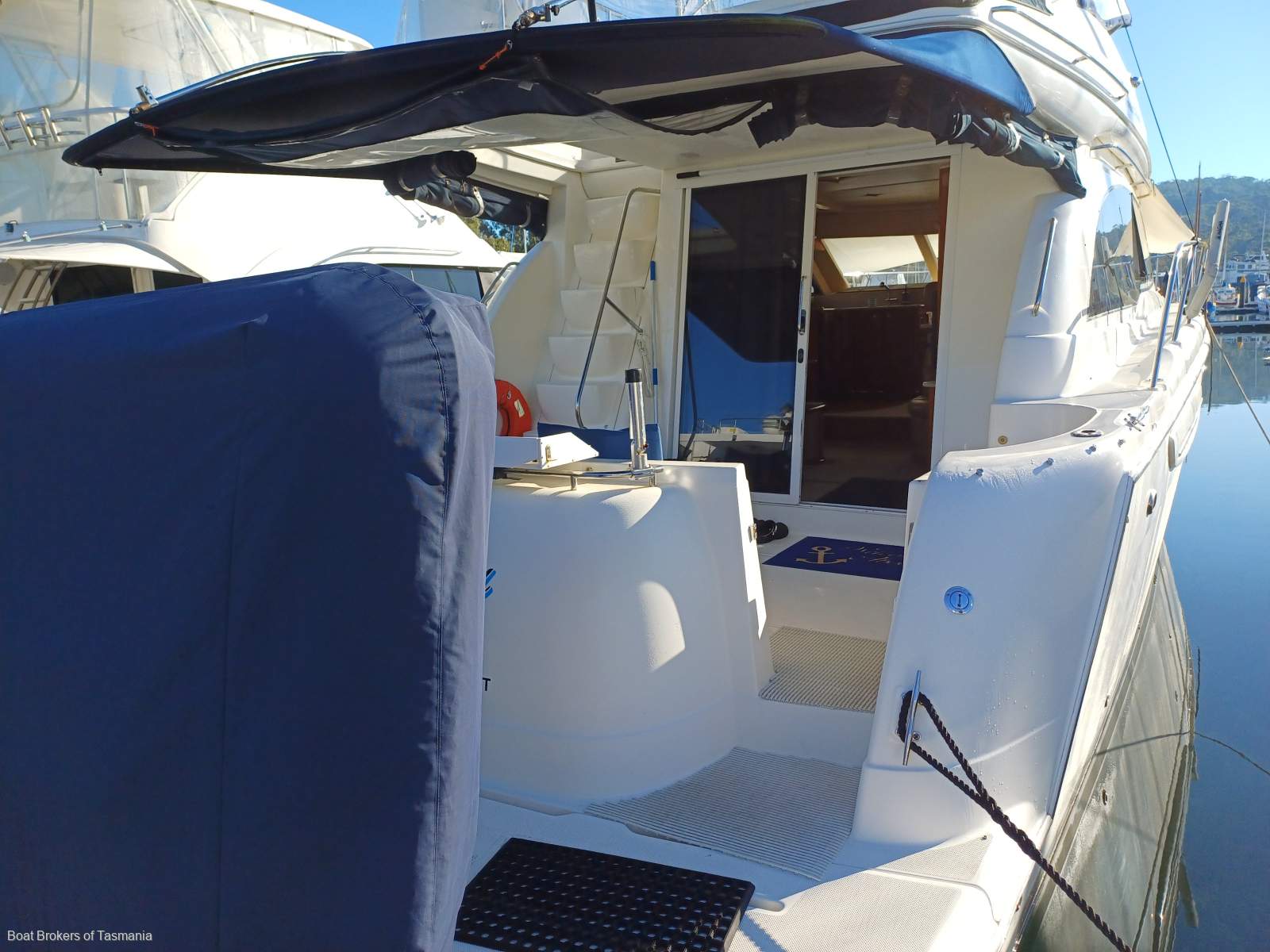 Sant'Ana Meridian 411 Flybridge Dual helms, fully optioned, very well presented. Boat Brokers of Tasmania