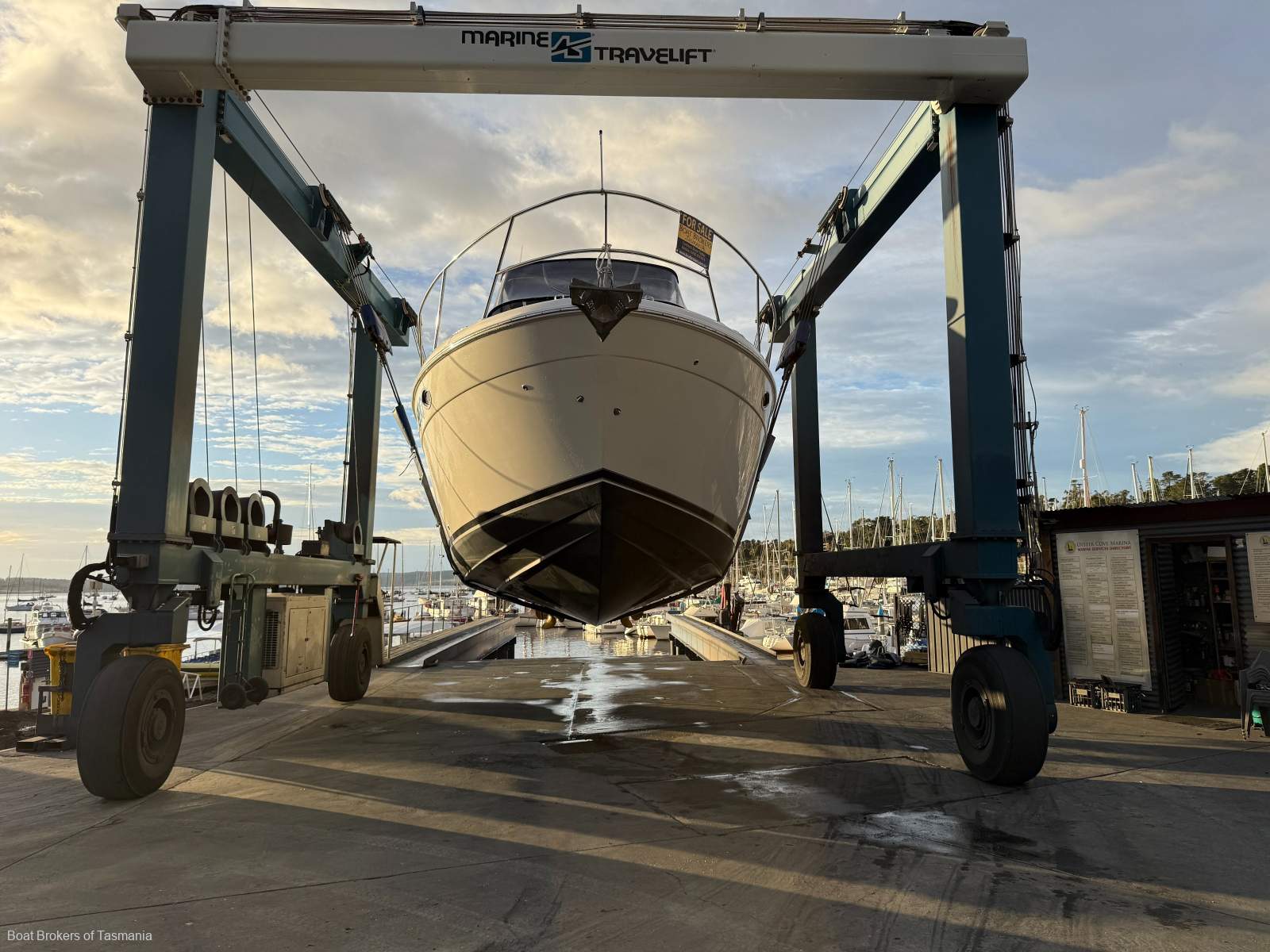 Sant'Ana Meridian 411 Flybridge Dual helms, fully optioned, very well presented. Boat Brokers of Tasmania