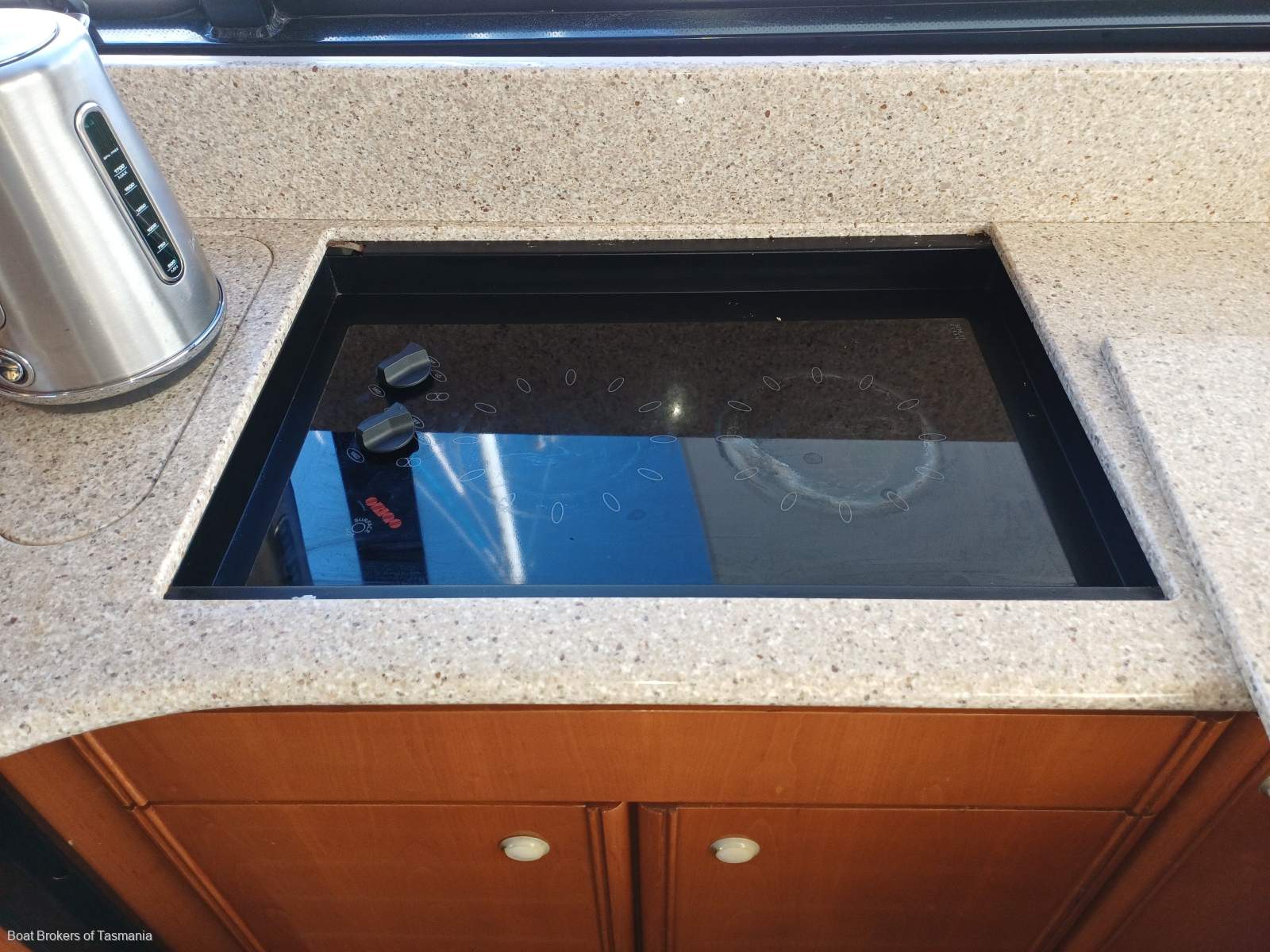 Sant'Ana Meridian 411 Flybridge Dual helms, fully optioned, very well presented. Boat Brokers of Tasmania