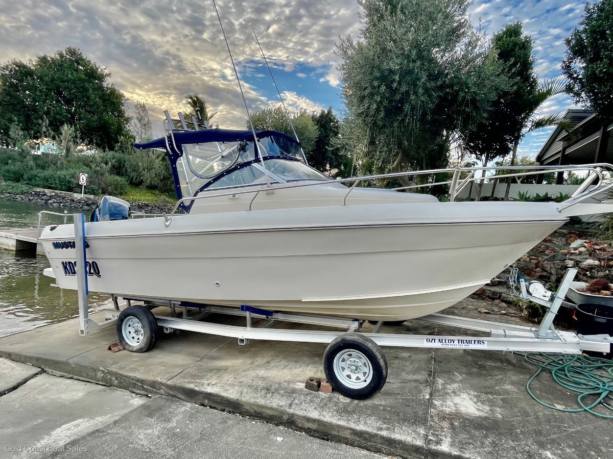Mustang 2150 Walkaround: Power Boats | Boats Online for Sale