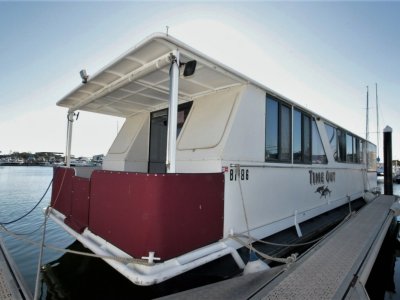 **CUSTOM HOUSE BOAT - LIFE AT ITS BEST! **SOLD**