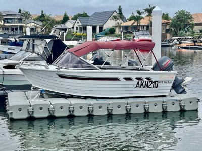 Stacer 435 Seaway Runabout & AS NEW DOCK 