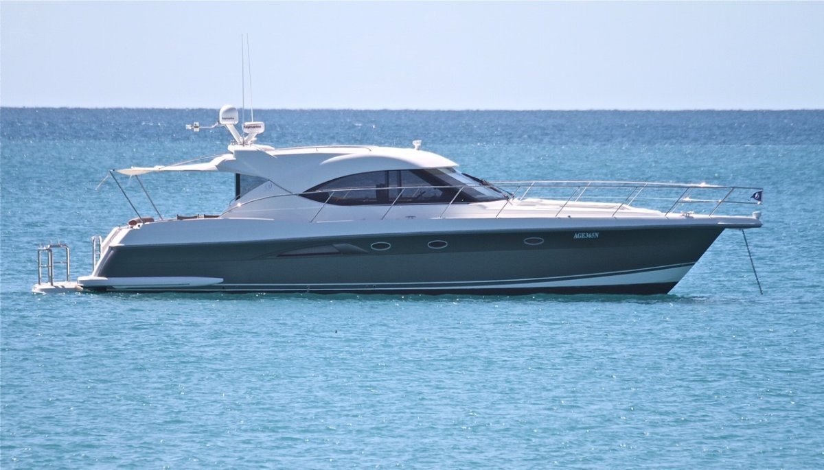 2011 Riviera 5000 Sport Yacht