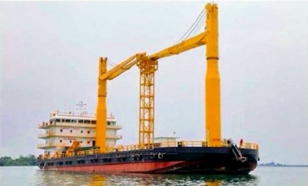 82.29m Self Propelled Crane Barge