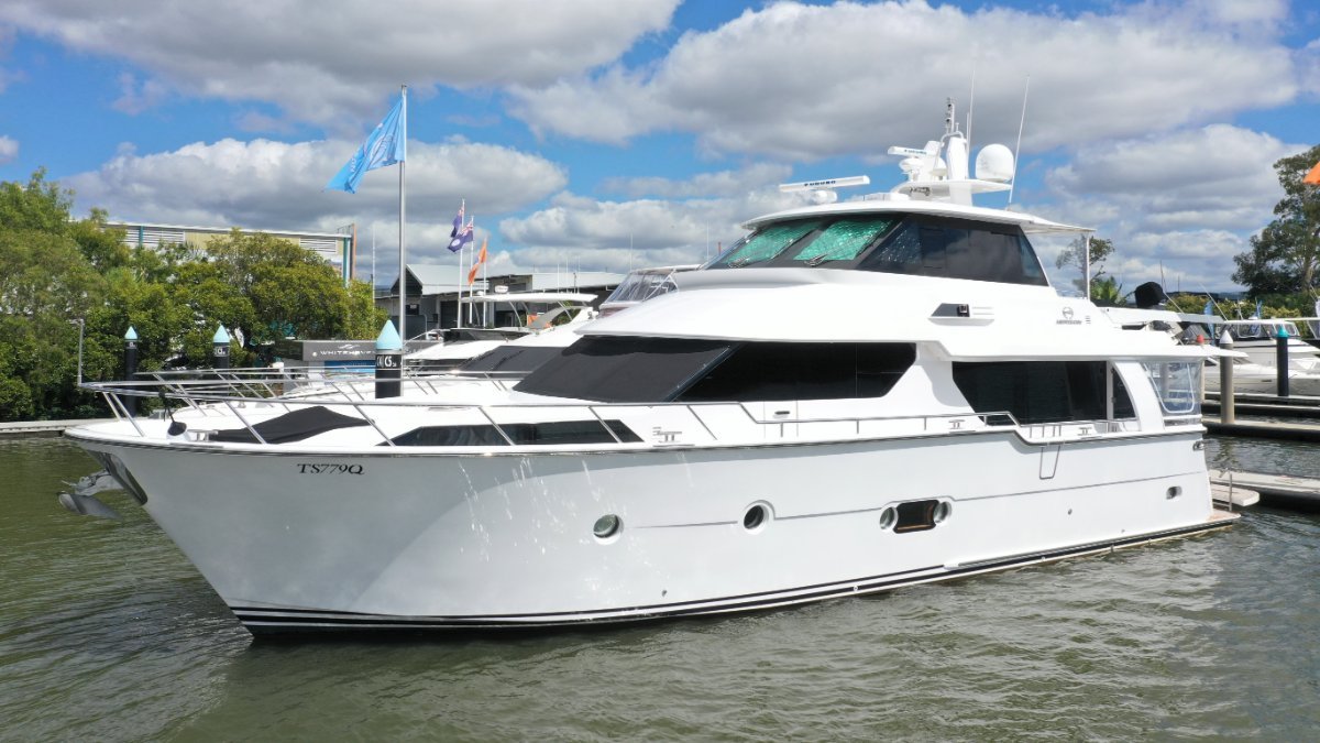 Horizon Yacht V68