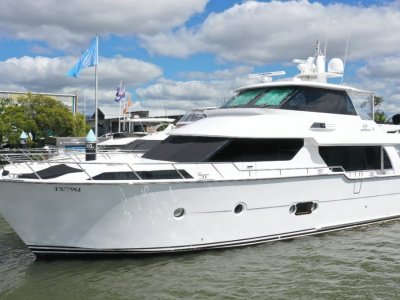 Horizon Yacht V68