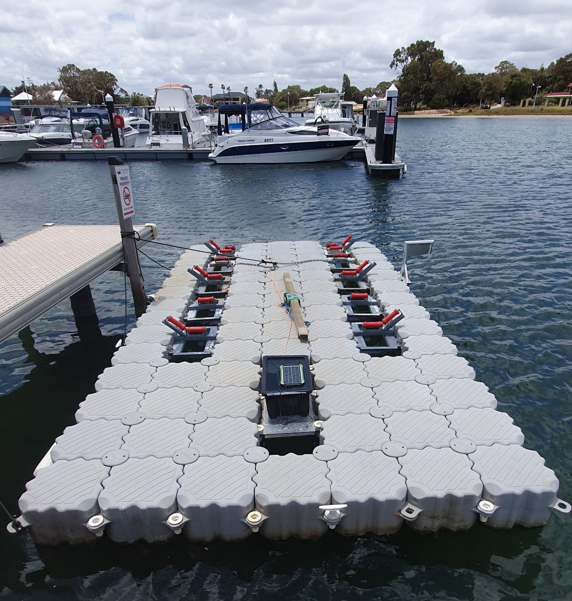 'Keep it High & Dry' - Fabulous Floating Dock complete with Electric Winch!