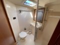 Riviera 48 Flybridge:Master bathroom