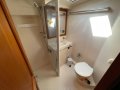 Riviera 48 Flybridge:FWD bathroom