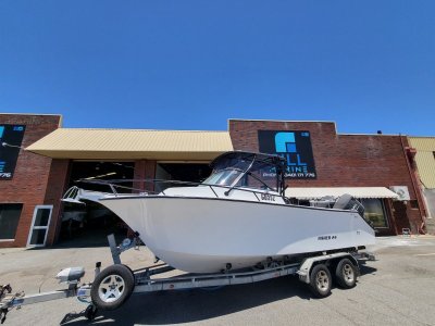 VMax 24 Offshore Sportfisher PACKING 600HP THIS BOAT IS NO JOKE... !!!