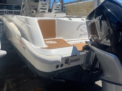 Boston Whaler 320 Outrage BRAND NEW ENGINES