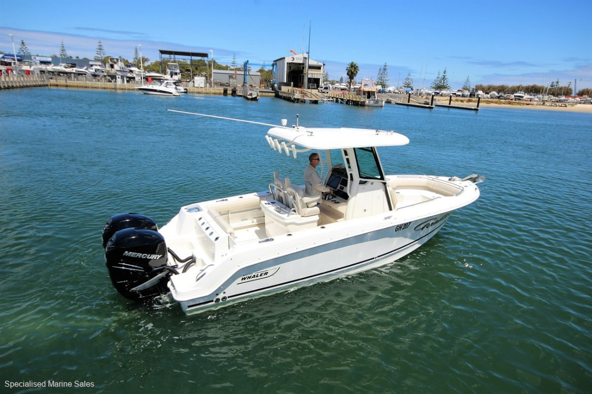 Boston Whaler 250 Outrage *** ONE OWNER BOAT ***