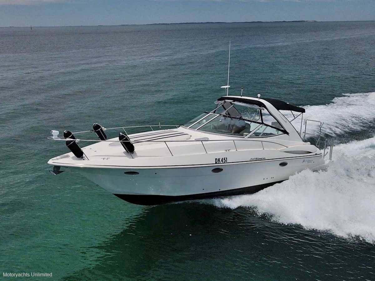Cruisers Yachts 340 Express Sleeping for 5, shaft drive and new engines