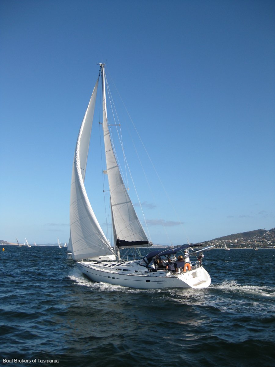 Pretty Woman Beneteau Oceanis Clipper 423 Step aboard and go on this proven cruiser. Boat Brokers of Tasmania