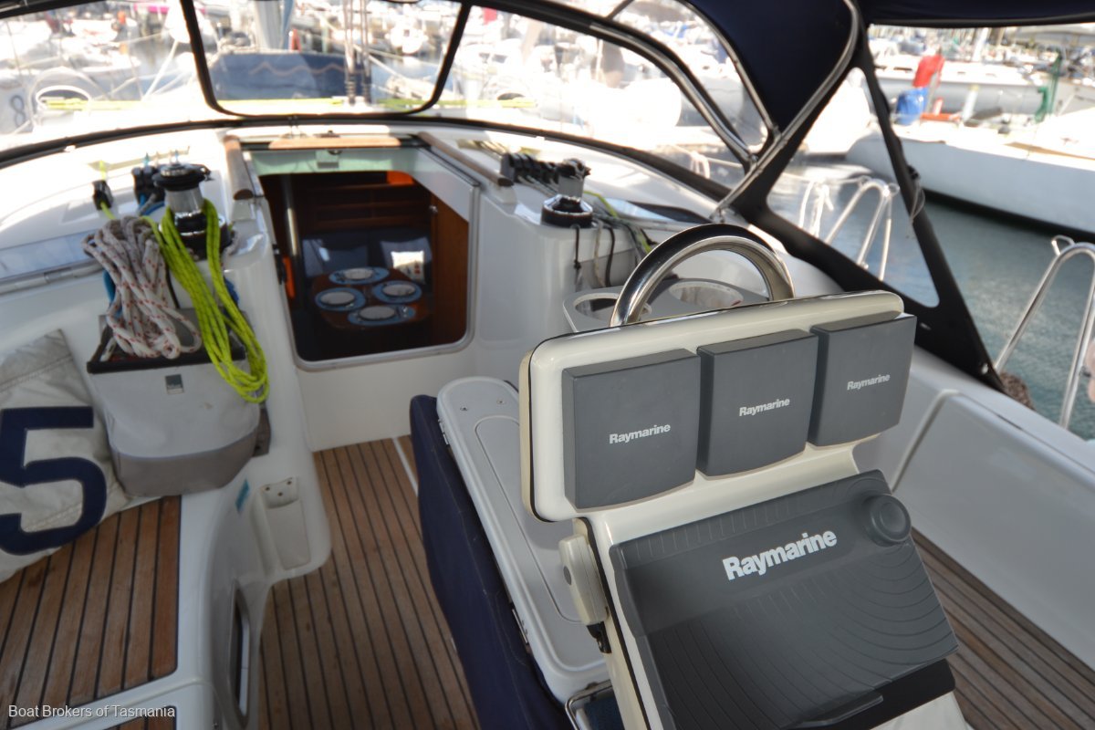 Pretty Woman Beneteau Oceanis Clipper 423 Step aboard and go on this proven cruiser. Boat Brokers of Tasmania