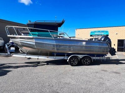 Stealth 750 Enclosed Hardtop Wheelhouse AWESOMME DIVING AND FISHING RIG