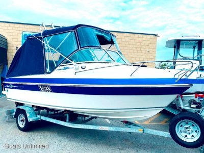 Revival 525 Deluxe Cruiser READY FOR FAMILY FUN LOW HOURS BOAT FOR SALE