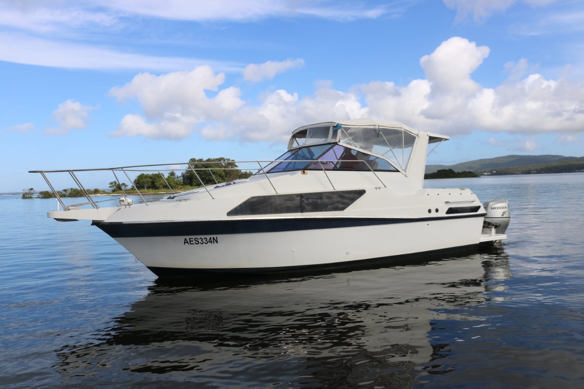Carver 27 Montego Modified for outboard engines.