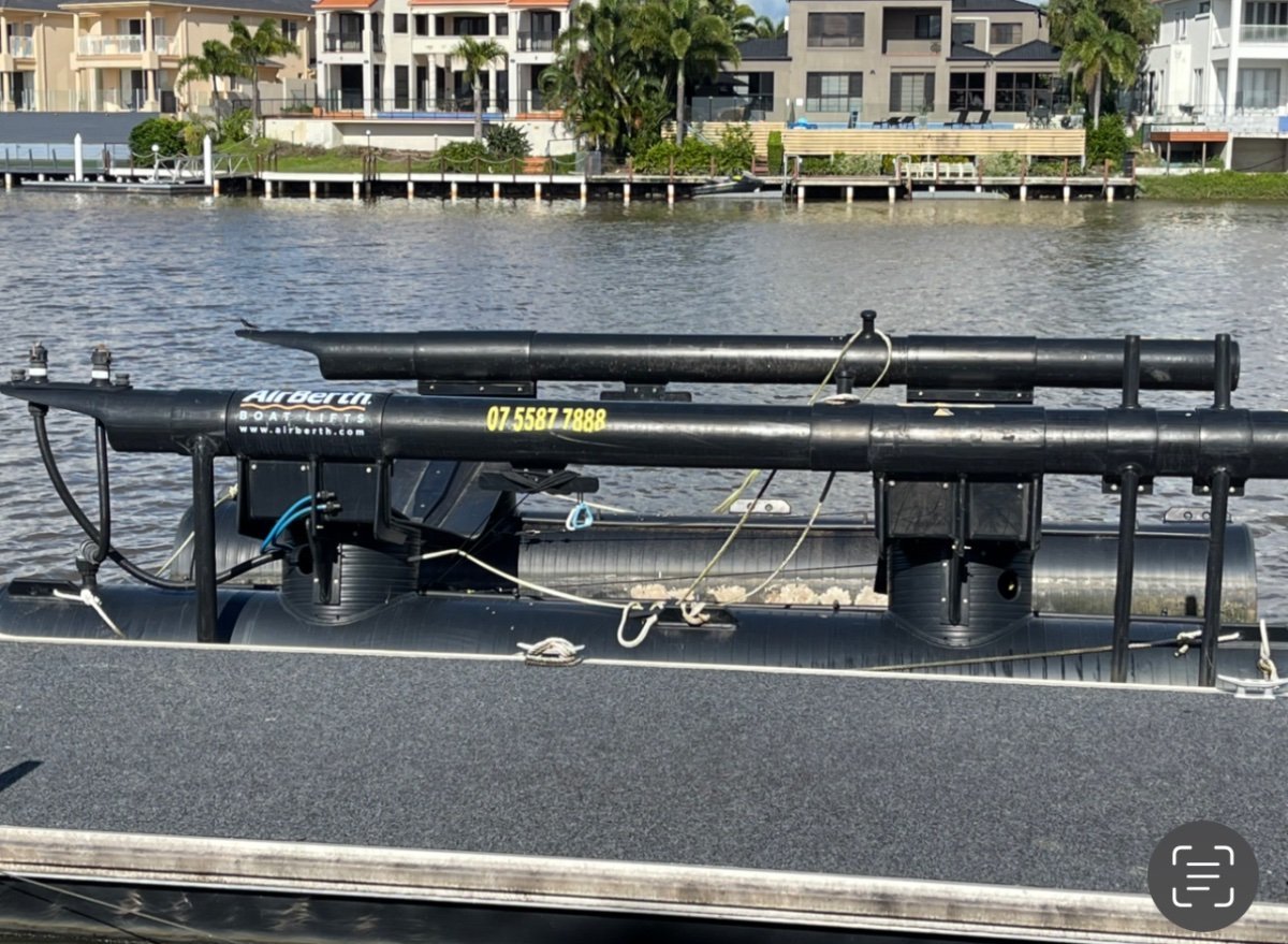 M320 AirBerth Boat Lift.