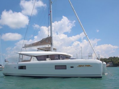 Lagoon 42 Owners Version