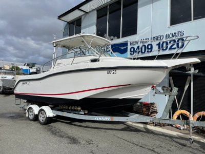 Boston Whaler 255 Conquest NEW 300hp Merc 89 hrs young.
