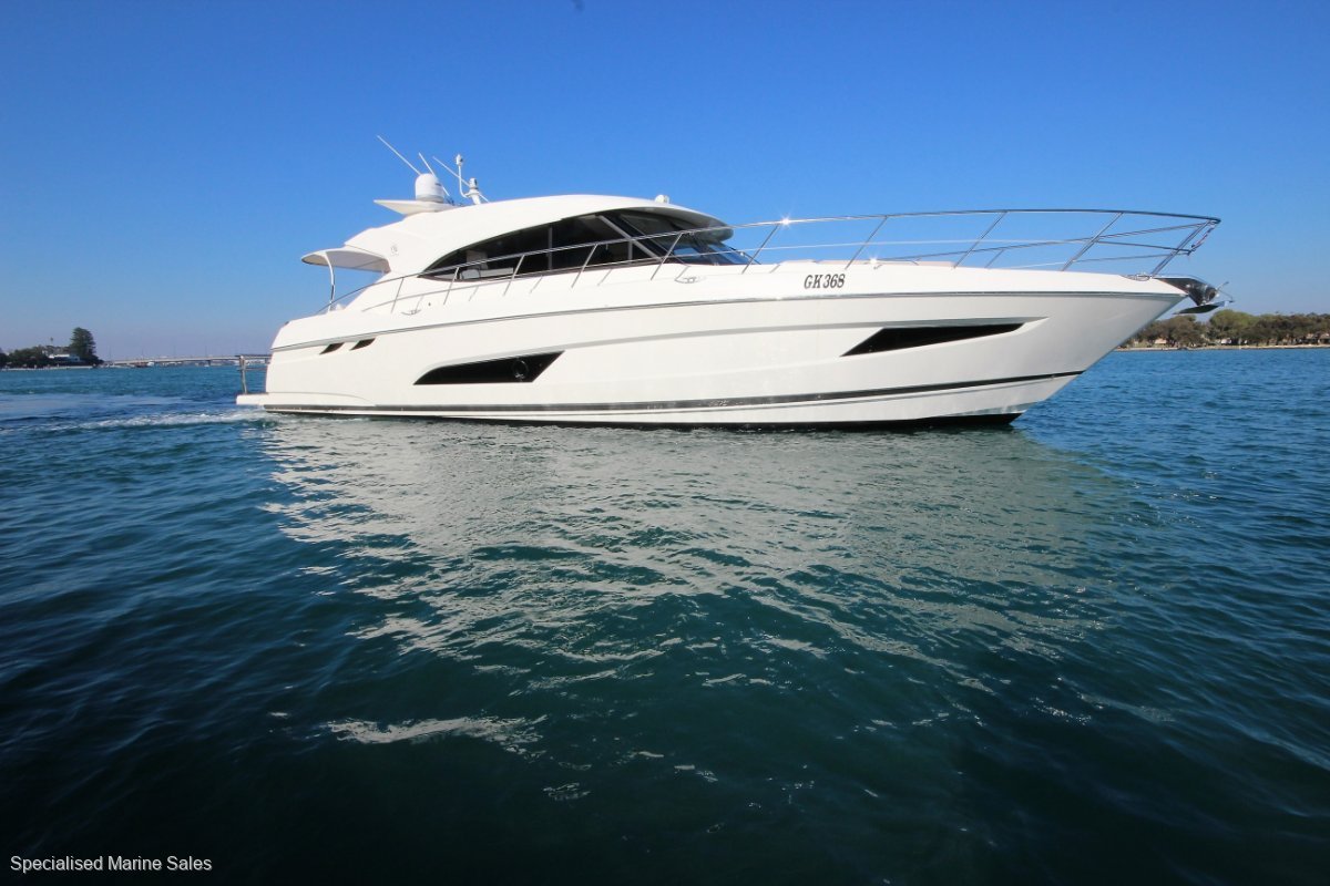 Riviera 5400 Sport Yacht *** OPPORTUNITY KNOCKS ! ***