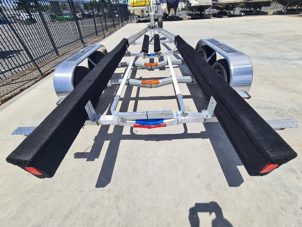 NEW MAGIC TILT ALLOY BOAT TRAILER For Sale Game and Leisure Boats