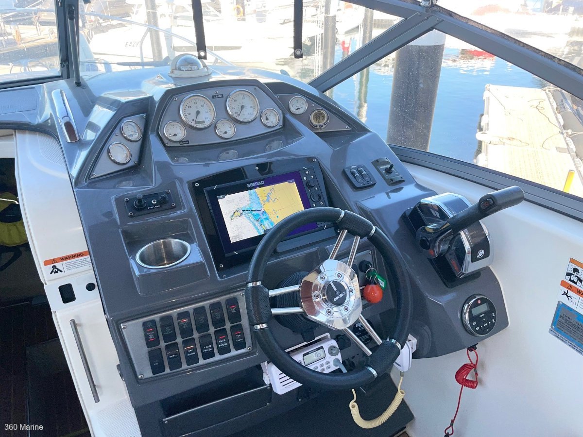 Larson Cabrio 857 Fully optioned, with rack space!:Simrad NSS EVO3